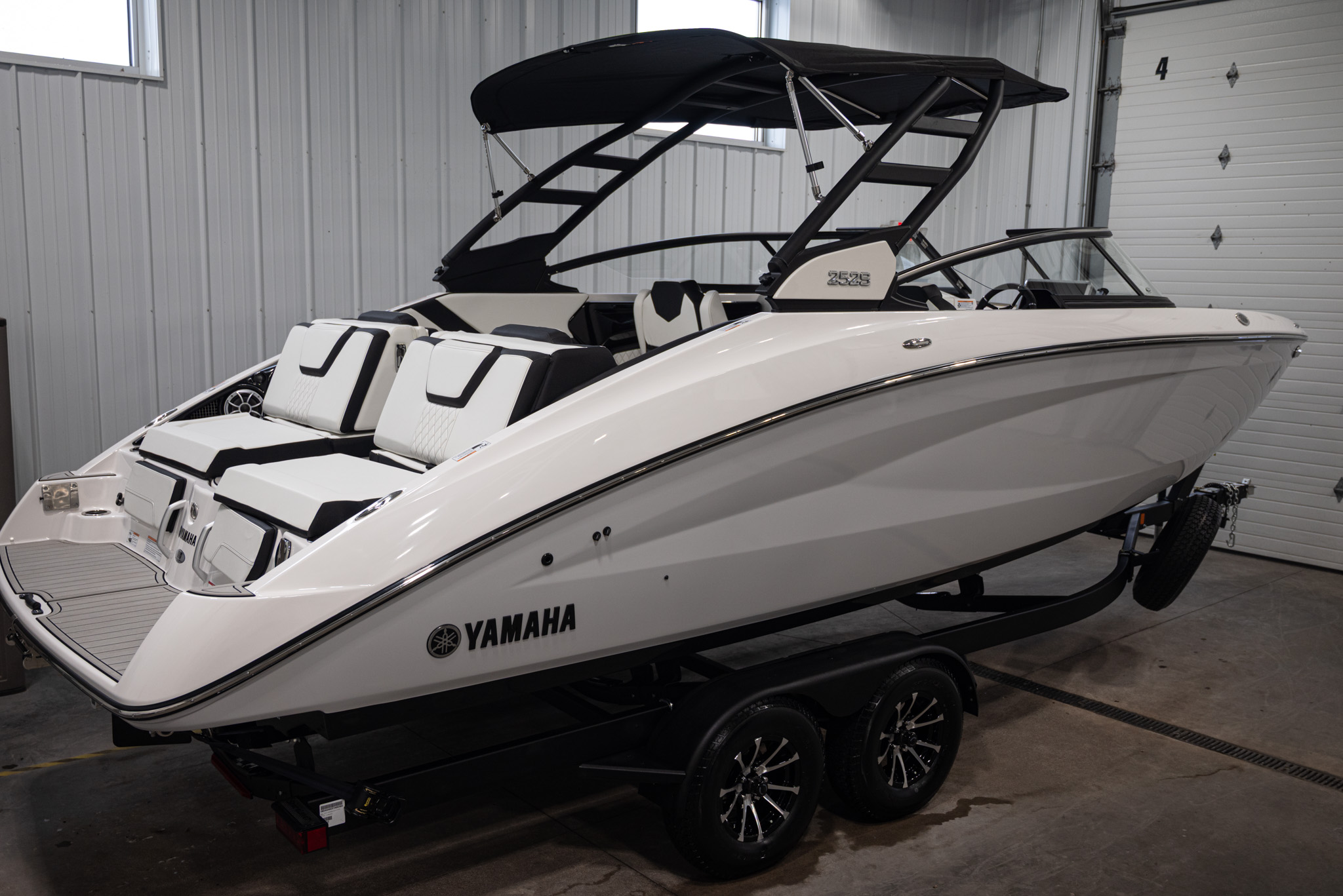 2026 Yamaha Boats 252S BOAT
