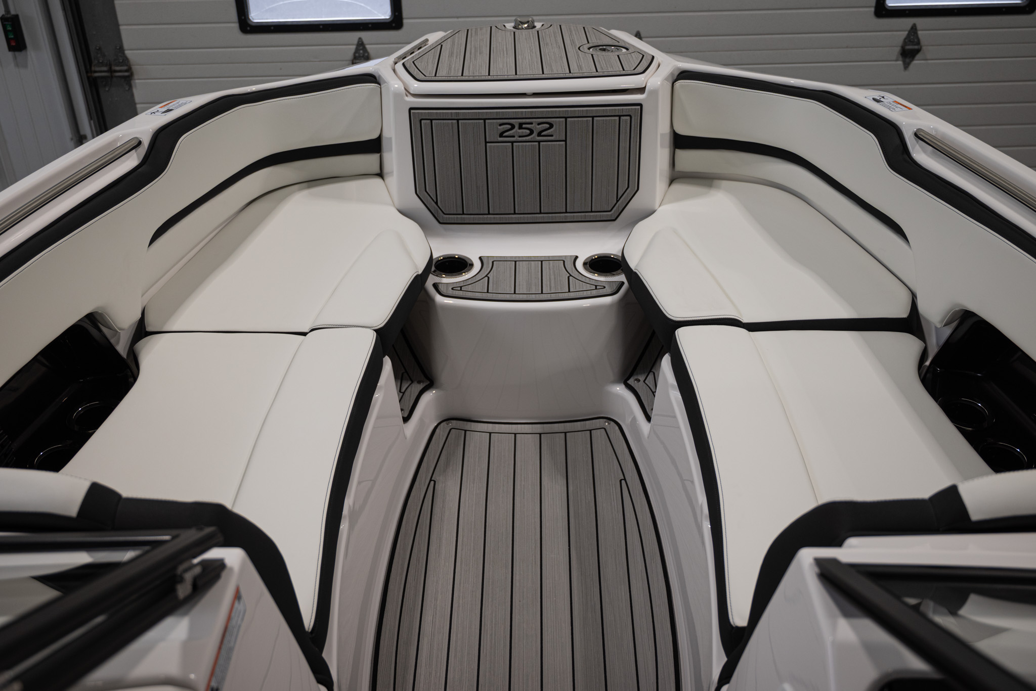 2027 Yamaha Boats 252SD BOAT
