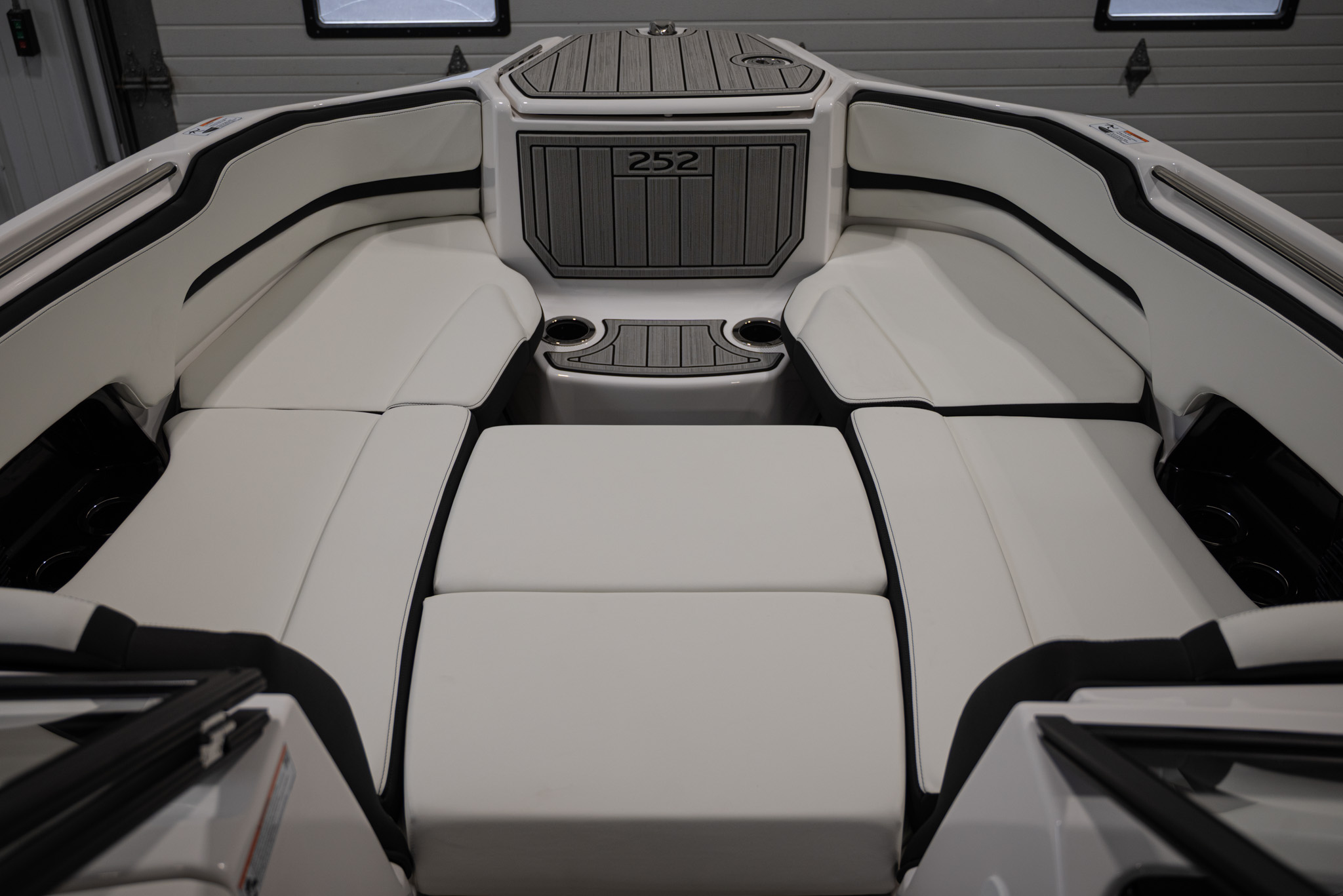 2027 Yamaha Boats 252SD BOAT